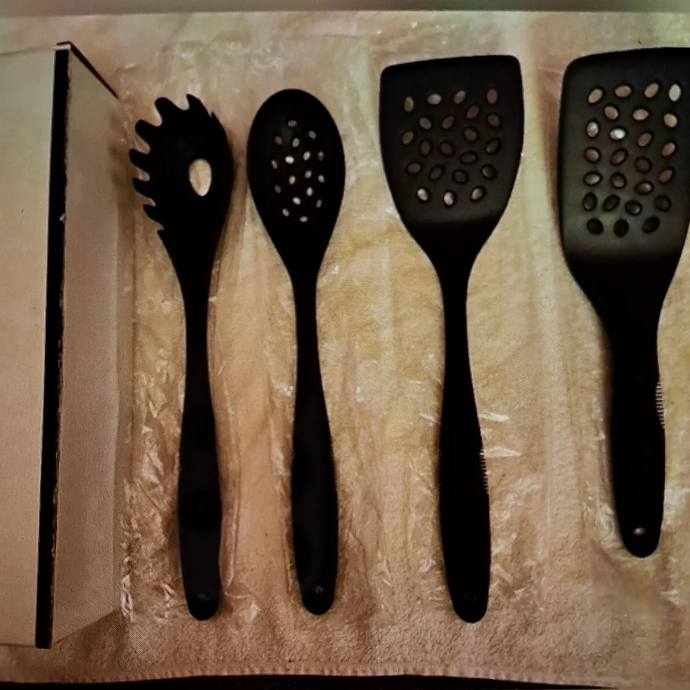 4 piece SET Kitchen Utensils, Spoon, 2 Spatulas, Spaghetti, NEW, Black, $ Firm